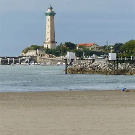 A 2 Pas De La De La Vallieres *