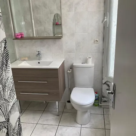 A 2 Pas De La De La Vallières Appartement