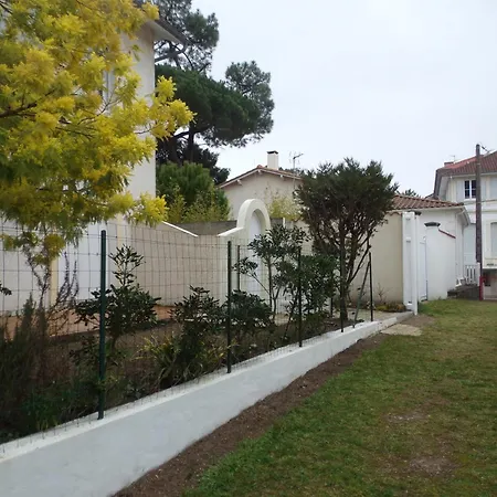 A 2 Pas De La De La Vallieres