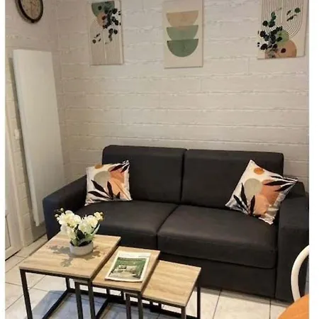 A 2 Pas De La De La Vallieres