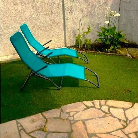 A 2 Pas De La De La Vallières